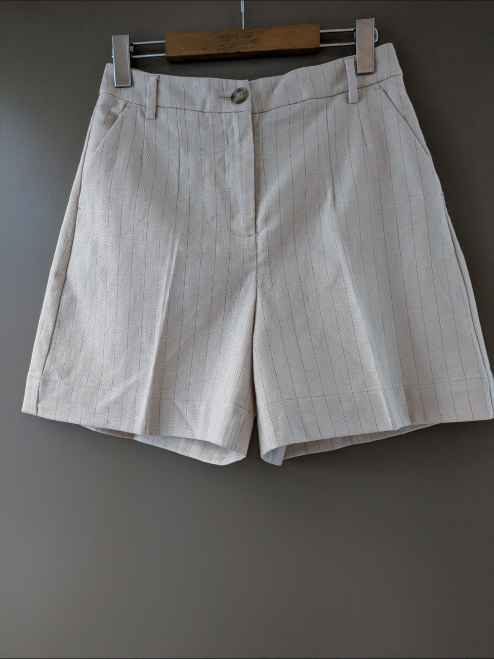 United Colors of Benetton Beige Pinstripe Linen Blend Tailored Shorts NWOT Size